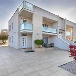 Holiday home Ricardo By Interhome *