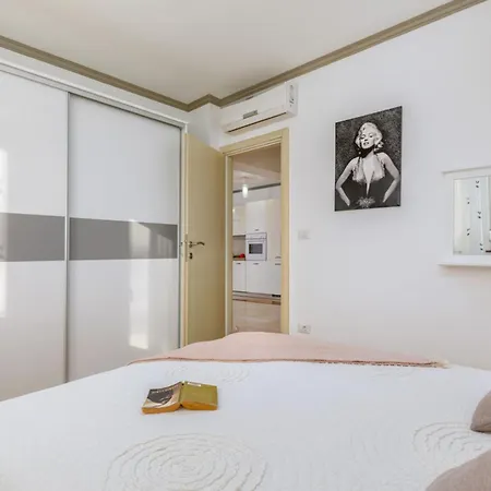 Ricardo By Interhome Umago